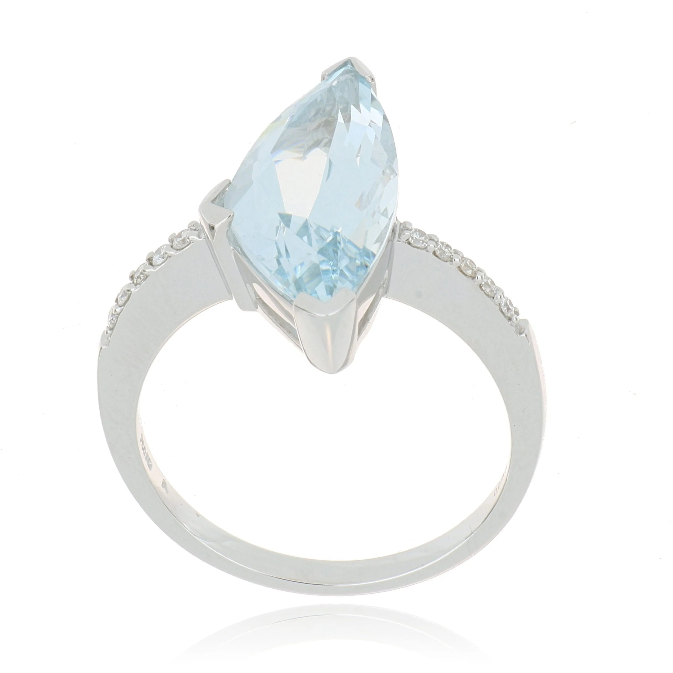 18k White Gold Aquamarine and Diamond Ring